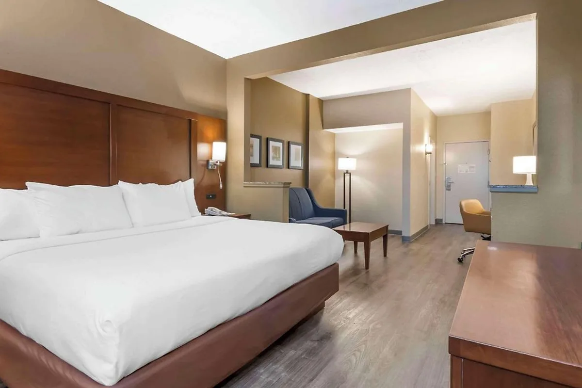 Comfort Suites at the University