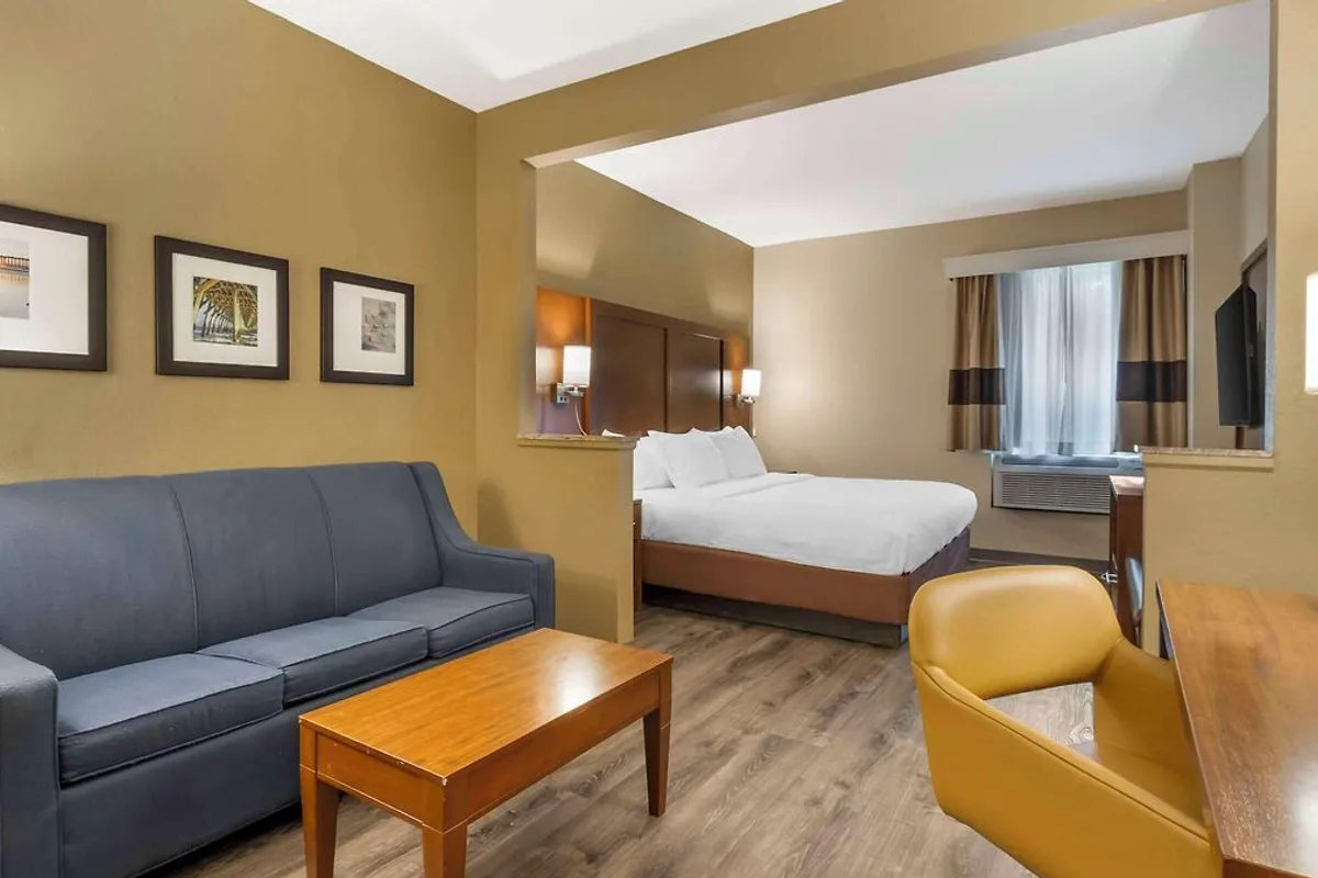Comfort Suites at the University